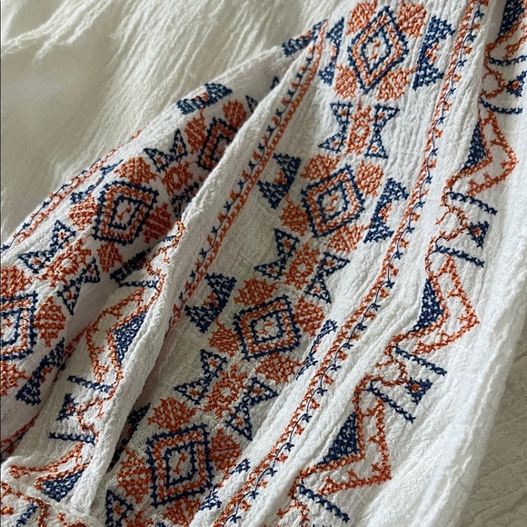 En Creme White Mini Dress with Embroidered Sleeves - Picture 5 of 6